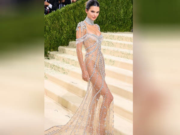 केंडल जेनर मेकअप 