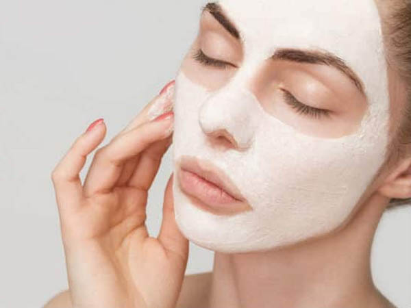 चंदन पाउडर और मुल्तानी मिट्टी फेस मास्क 