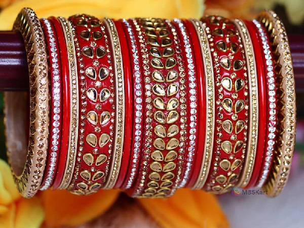 स्टोन वर्क चूड़ियां