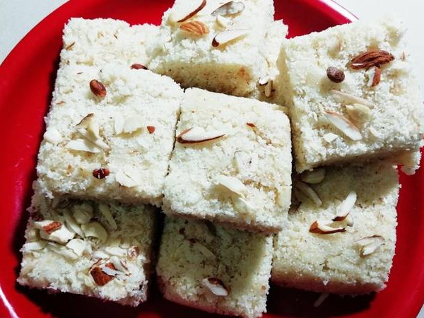 मां लक्ष्मी के लिए बनाएं बर्फी