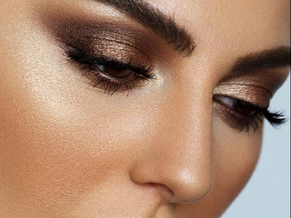 ब्राउन स्मोकी आई मेकअप 