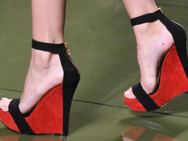 प्लेटफॉर्म फुटवियर