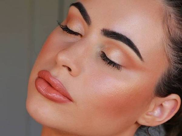 स्किन टोन के अनुसार लगाएं ब्रॉन्जर 