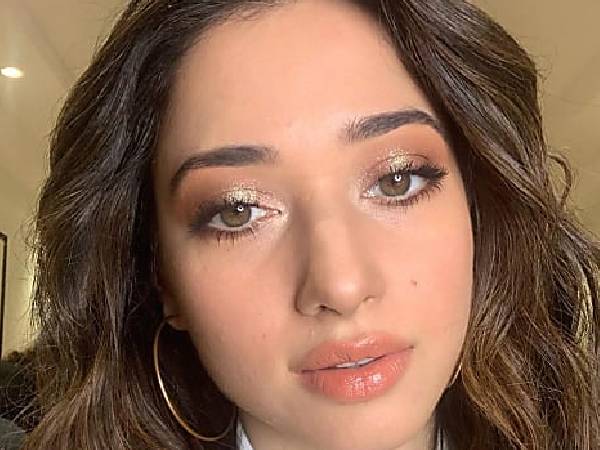 आई मेकअप का बेस 