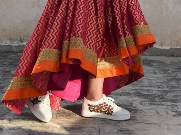 स्नीकर्स