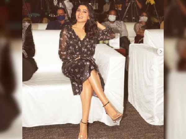 ब्लैक फ्लोरल ड्रेस में सामंथा