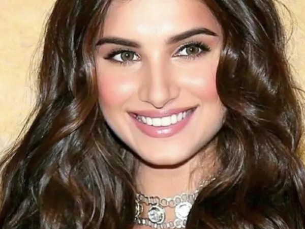 चीकबोन्स पर लगाएं ब्लश