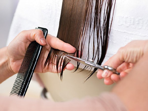 बालों को करें ट्रिम