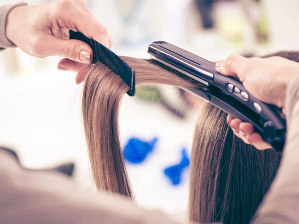 हीट प्रोटेक्टेंट का इस्तेमाल करें