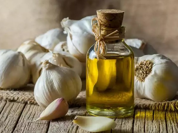 लहसुन और ऑलिव ऑयल हेयर पैक