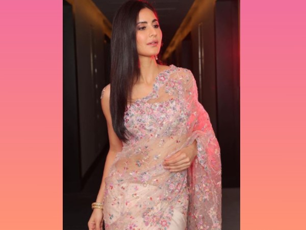  लाइट पिंक कलर साड़ी में कैटरीना कैफ 