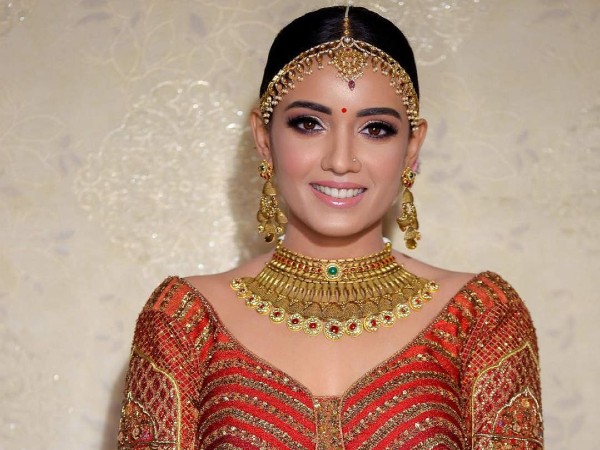 वॉटरप्रूफ मेकअप का यूज ना करना