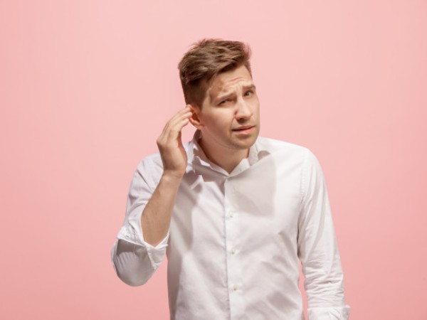 कान बहने के लक्षण- कान बहने के लक्षण-