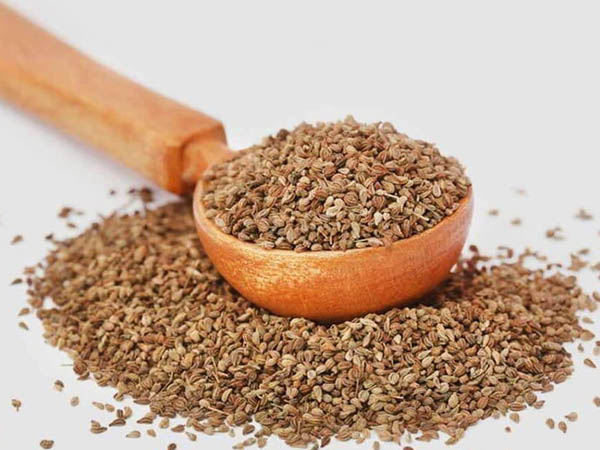 ग्लोइंग स्किन के लिए अजवाइन पानी का करें सेवन