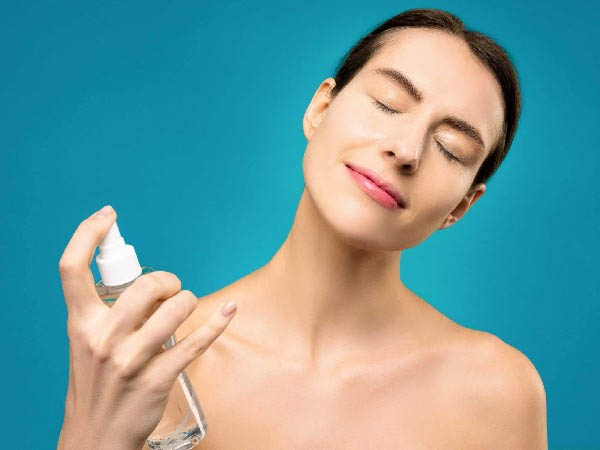 सेटिंग स्प्रे का करें इस्तेमाल