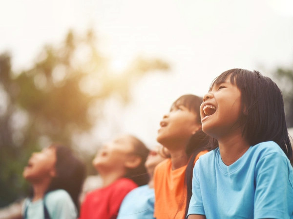 एक प्रतिकूल लिंगानुपात देखने को मिलता है।