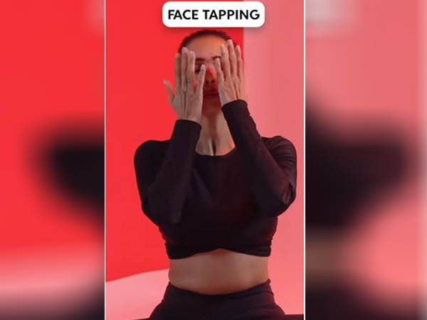 फेस टैपिंग योगासन