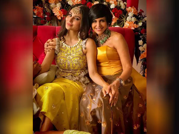 मौनी रॉय मेहंदी