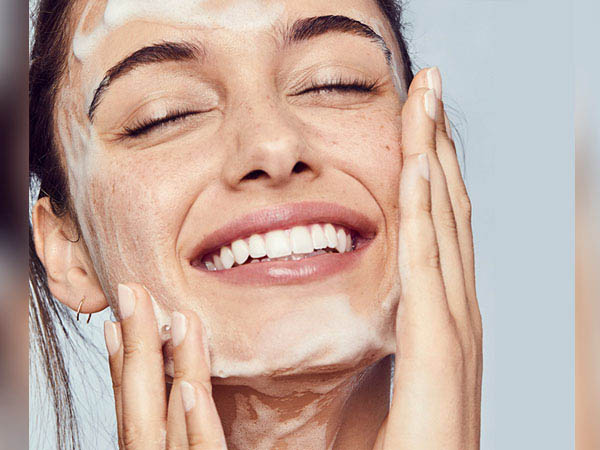 डबल क्लींजिंग करें