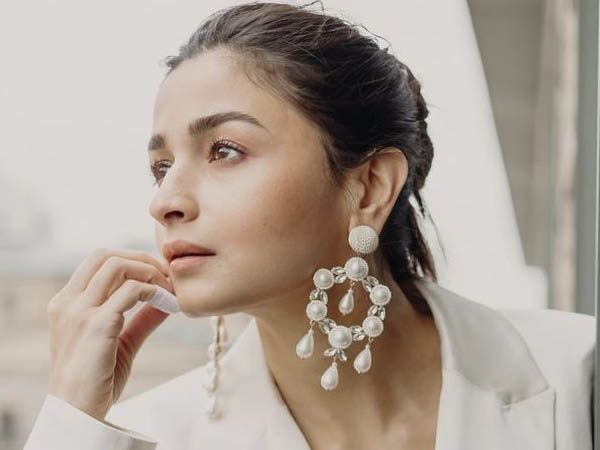 पर्ल इयररिंग्स