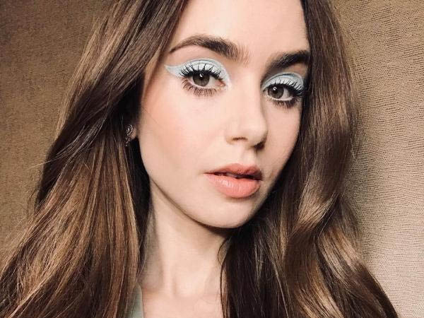 लिली कोलिन्स स्काई ब्लू आईलाइनर