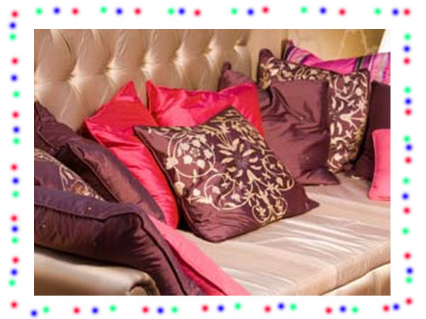 सोफे और बेड पर जरुरत से ज्यादा तकिए का इस्तेमाल