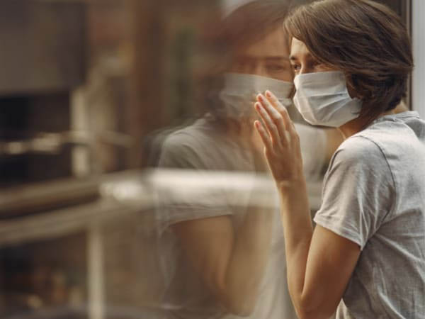 बाहर निकलने के इस डर के पीछे कई वजहे हैं- बाहर निकलने के इस डर के पीछे कई वजहे हैं-