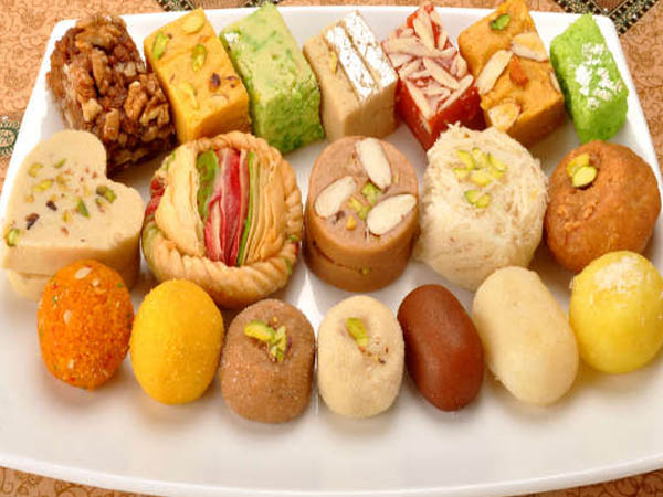 1. ठंड के महीनों में शुगर का अधिक सेवन करना