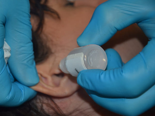 How to Use Ear and Nasal Drops Properly in Hindi