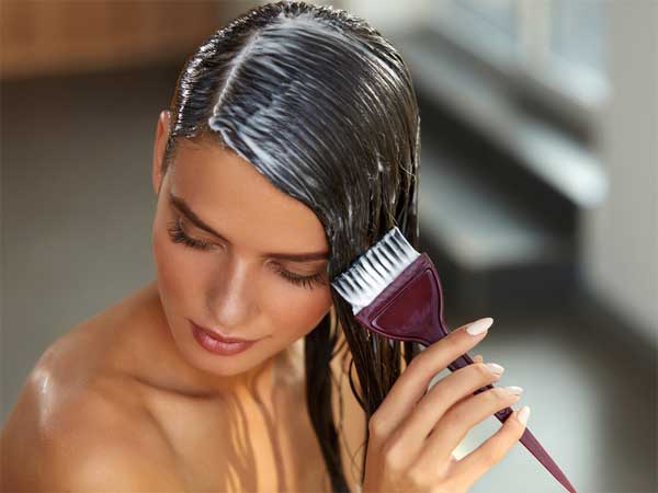 स्क्रब न करें; धीरे से मालिश करें