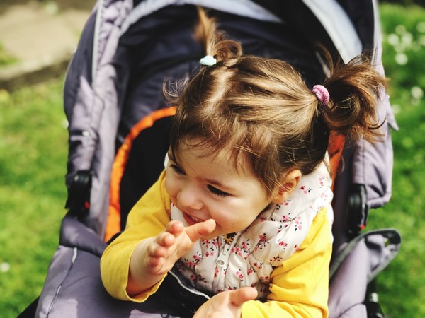  स्ट्रोलर का उपयोग करते समय किन सुरक्षा साधनों पर ध्यान देना चाहिए?