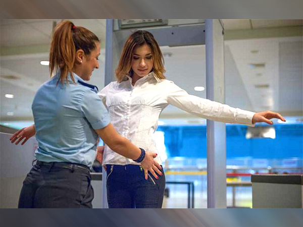 फिज‍िकल 'पैट-डाउन' सर्च भी है विकल्‍प