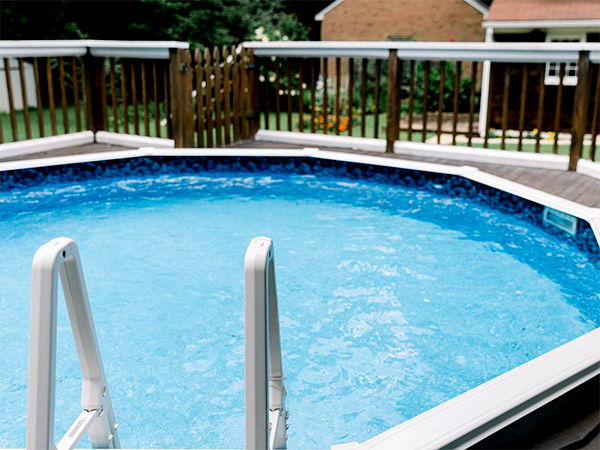 स्विमिंग पूल को साफ रखें स्विमिंग पूल को साफ रखें