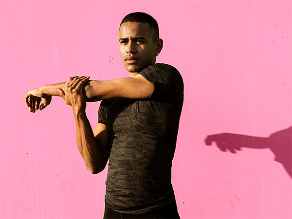 एल्बो ग्रैब स्‍ट्रेचिंग