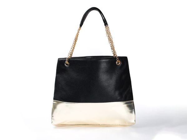 7. शोल्डर बैग- 