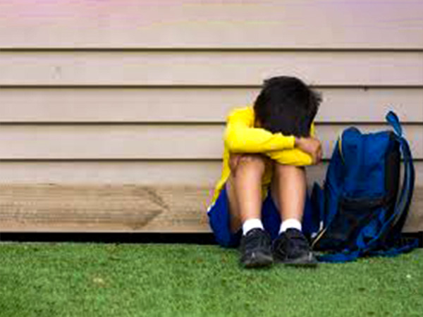 how to help a child who scared to go to school in hindi