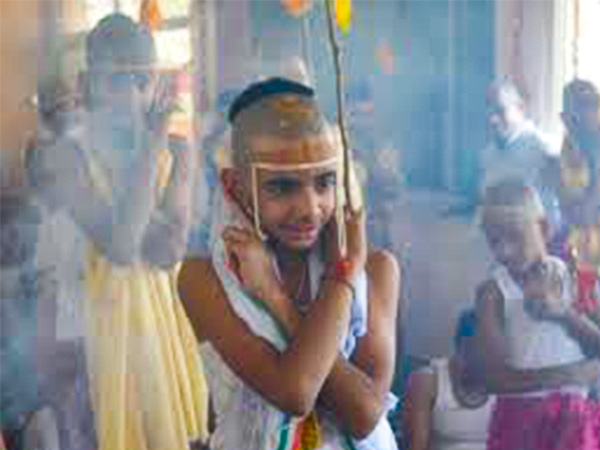 तीन सूत्र में होते हैं त्रिमूर्ति