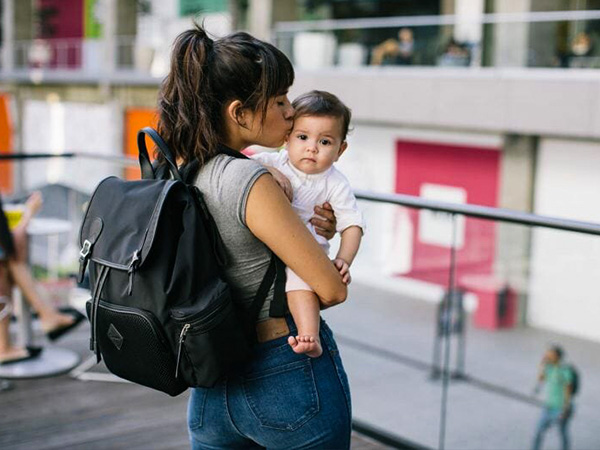 कैरी करें बेबी बैग