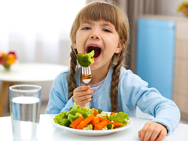 1. चटपटा सलाद खिलाए