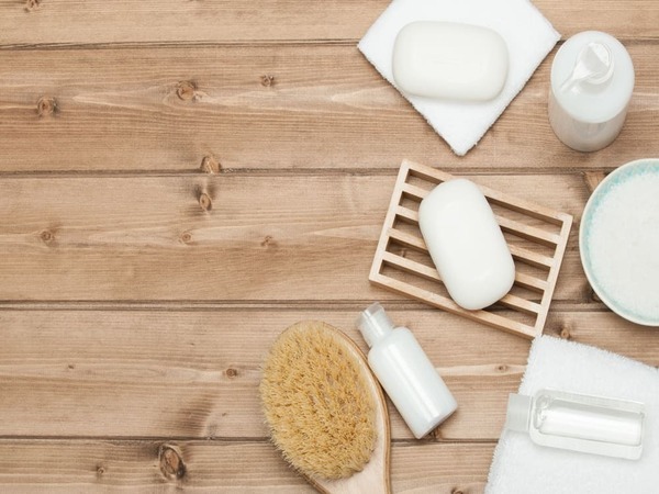 त्वचा पर मॉइस्चराइजर जरूर लगाएं