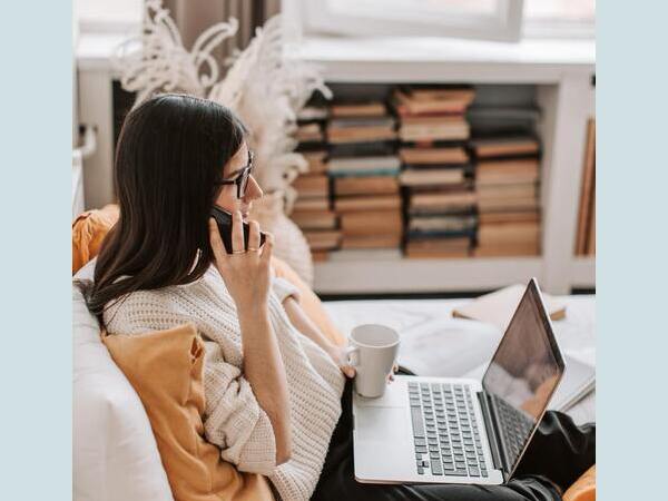 बिस्तर में कभी भी फोन पर बात न करें