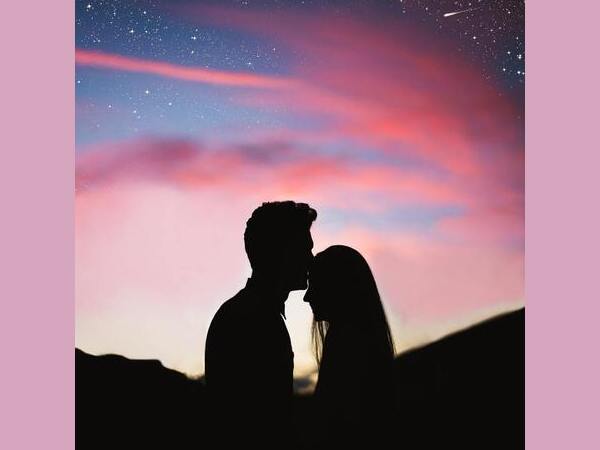 वे आपके डेटिंग लाइफ के बारे में पूछे 