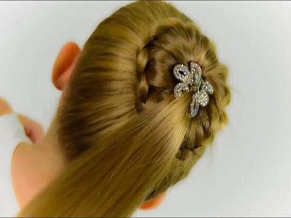 हाईब्रिड बन पोनीटेल ( Hybrid bun ponytail)