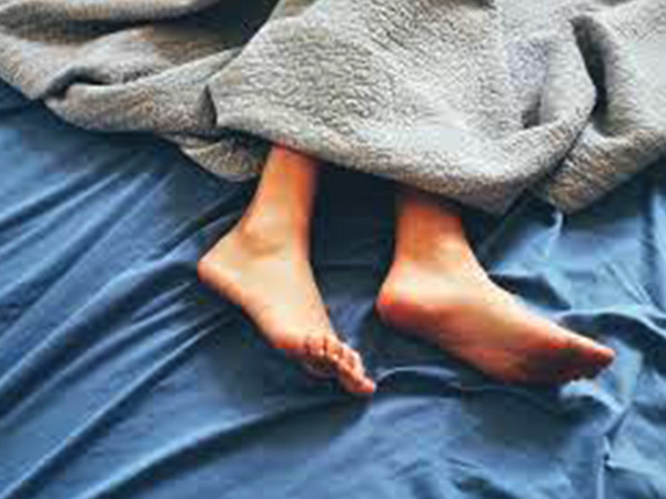 Why do you sleep better while sticking one foot of the blanket in Hindi