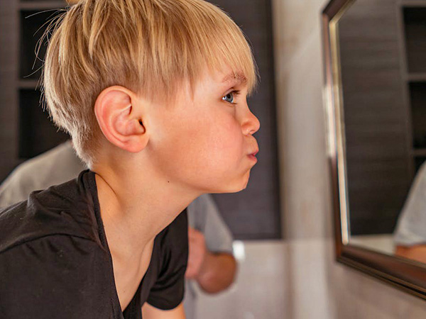 2: टूथ ब्रश करने के बाद माउथवॉश का इस्तेमाल करना