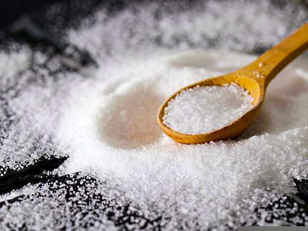 बहुत अधिक नमक खाना