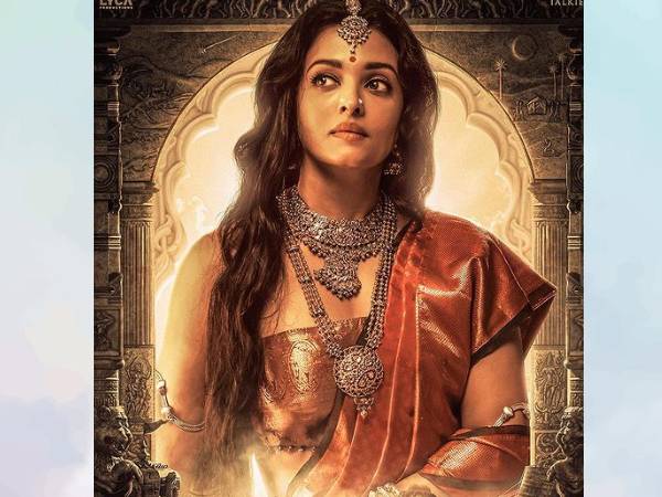 लाल साड़ी, मुकुठी, और लंबे बाल