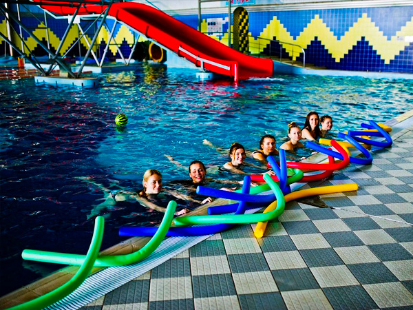 जोड़ों के दर्द और आर्थराइइटिस के लक्षणों को कम करने के अलावा, हाइड्रोथेरेपी का इनमें भी उपयोग किया जाता है: