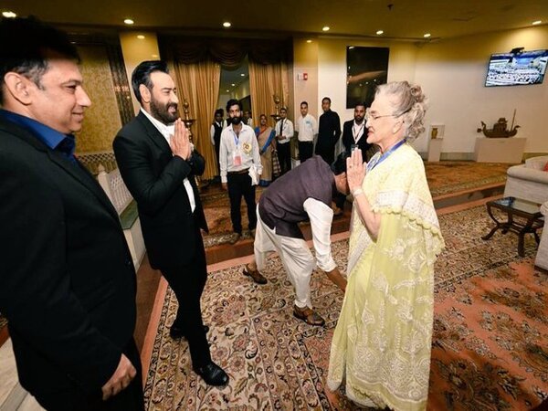 एक्टर को सीआईआई उत्कृष्टता पुरस्कार मिला एक्टर को सीआईआई उत्कृष्टता पुरस्कार मिला