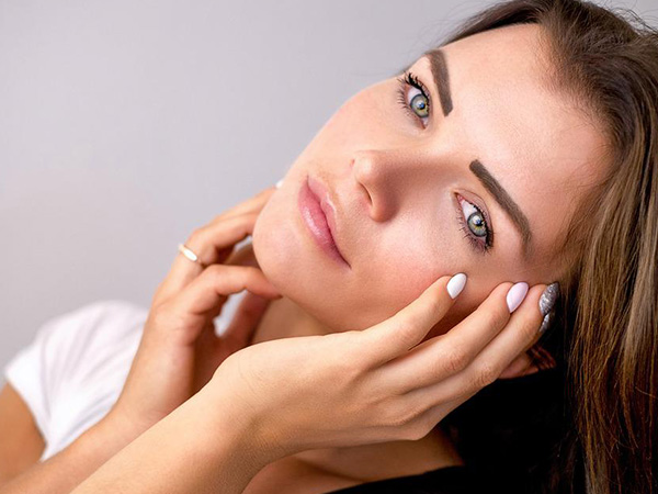 1. मॉइश्वराइज करें